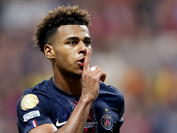 马兹拉维：右中卫和右翼卫都适合我，我能做到兼顾进攻和防守