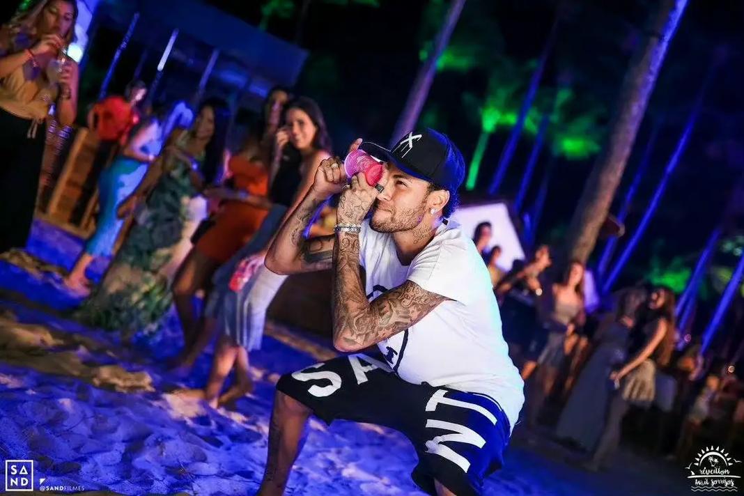 孔萨：凯恩给球队设立标准，那自然而然会激励我们