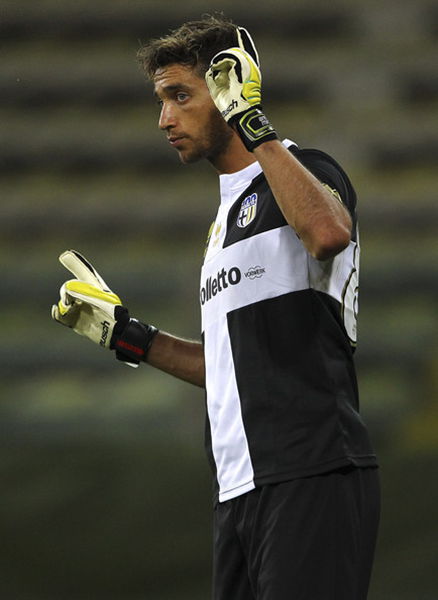 顶着防守也能进，这是神？