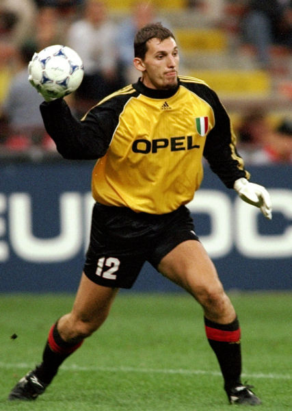 身体对抗硬得离谱