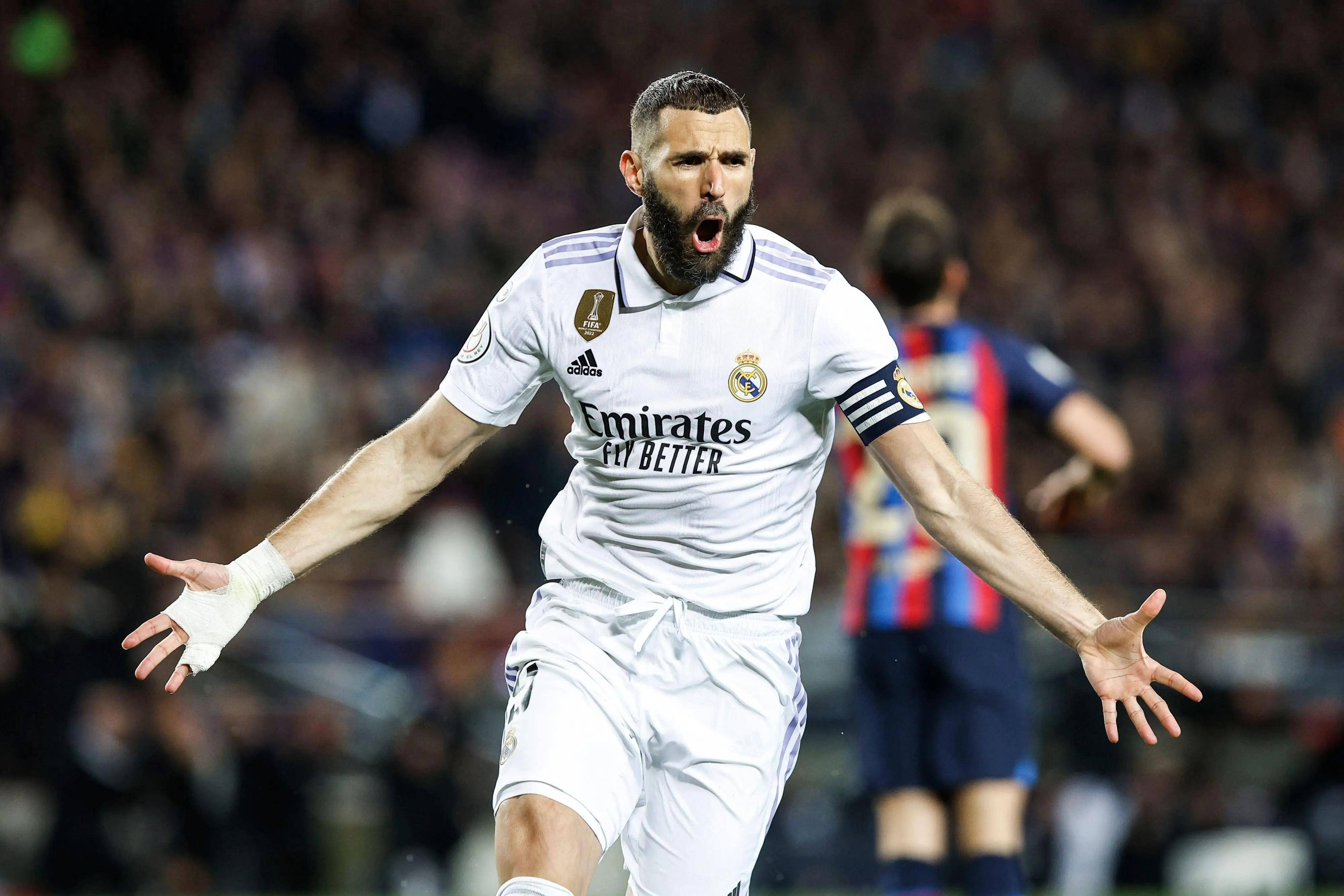 NBA常规赛战报：湖人客场险胜太阳,