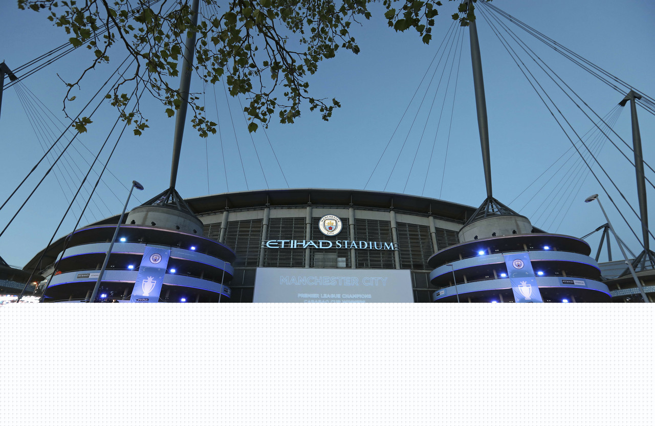 冠军捧杯时刻！这张合影里，有国乒三连冠的荣光，更有竞技体育的热血与温情！