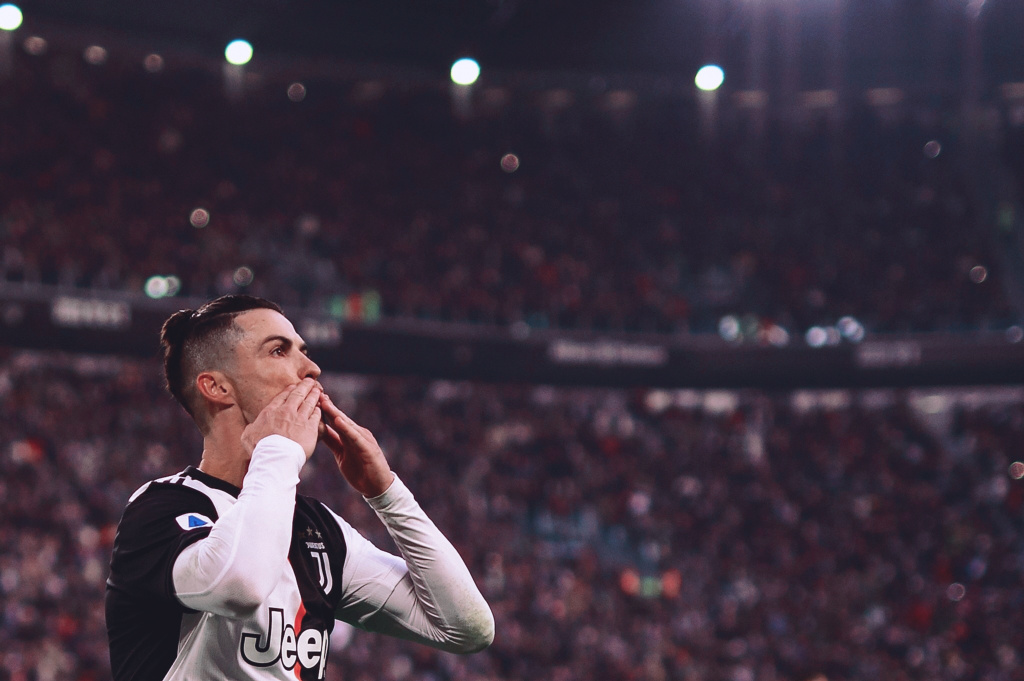 边锋突破一条龙，全场沸腾